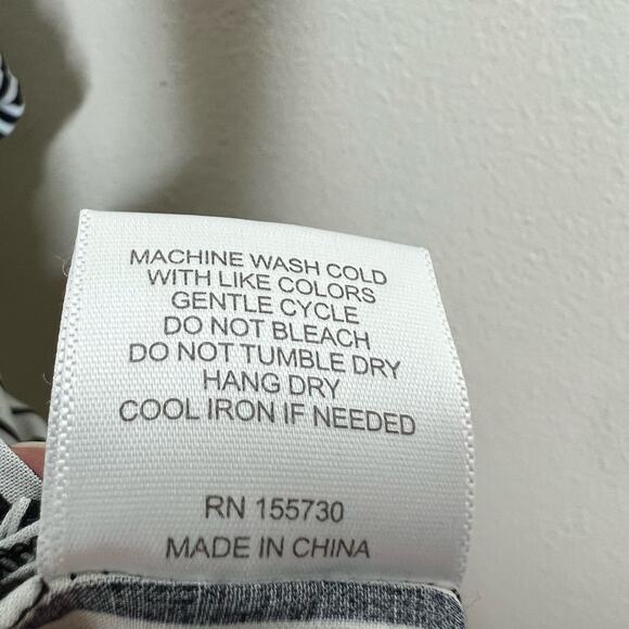 Jane and Delancey Top 3X Plus Black White Striped V-Neck Collared Casual Work - Picture 7 of 9